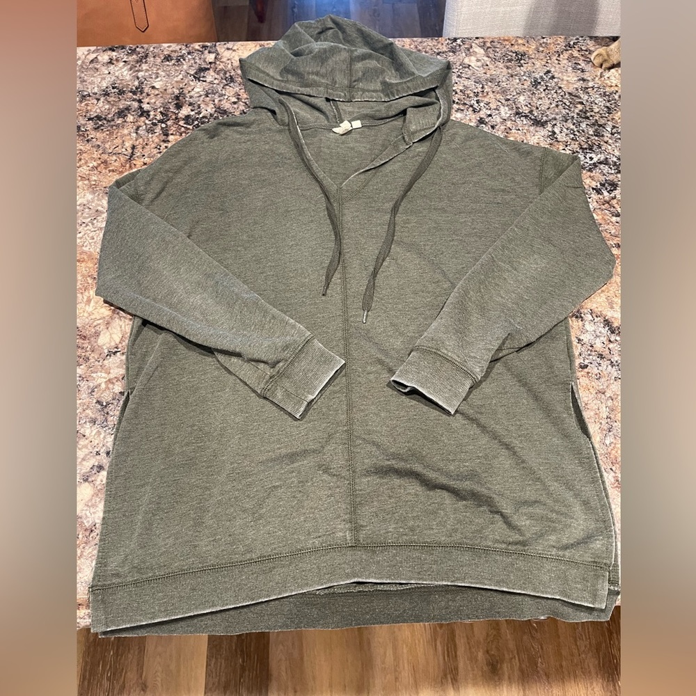 Women’s White Crow long sleeve hooded shirt